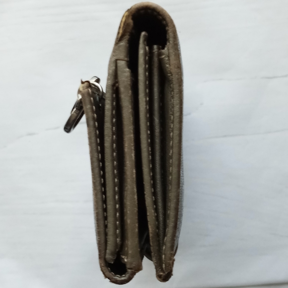 Authentic Gucci Metallic brown Signature wallet with GG charm - Picture 7 of 16